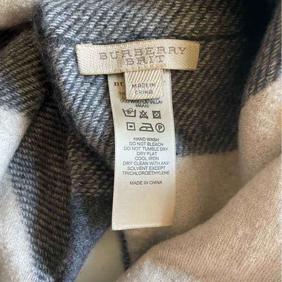 Burberry check infinity scarf - Picture 4 of 4